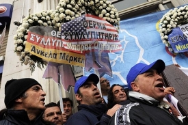 Jeden z několika včerejších protestů, který vinil za krizi zahraničí.